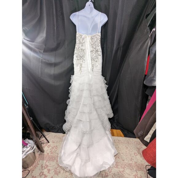 VENUS & BELLA! LUXE WHITE SCALLOPED LAYERS, JEWELED BODICE WEDDING GOWN! SZ 14 - Picture 7 of 15